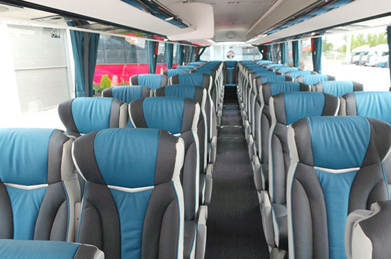autocares-ramila-sillas-al-interior-de-un-autocar